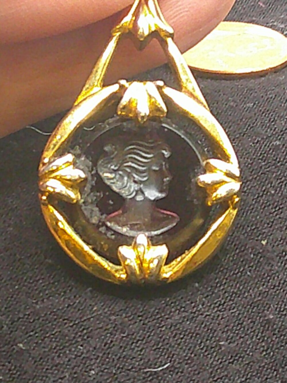Vintage Avon Intaglio Cameo Etched Necklace